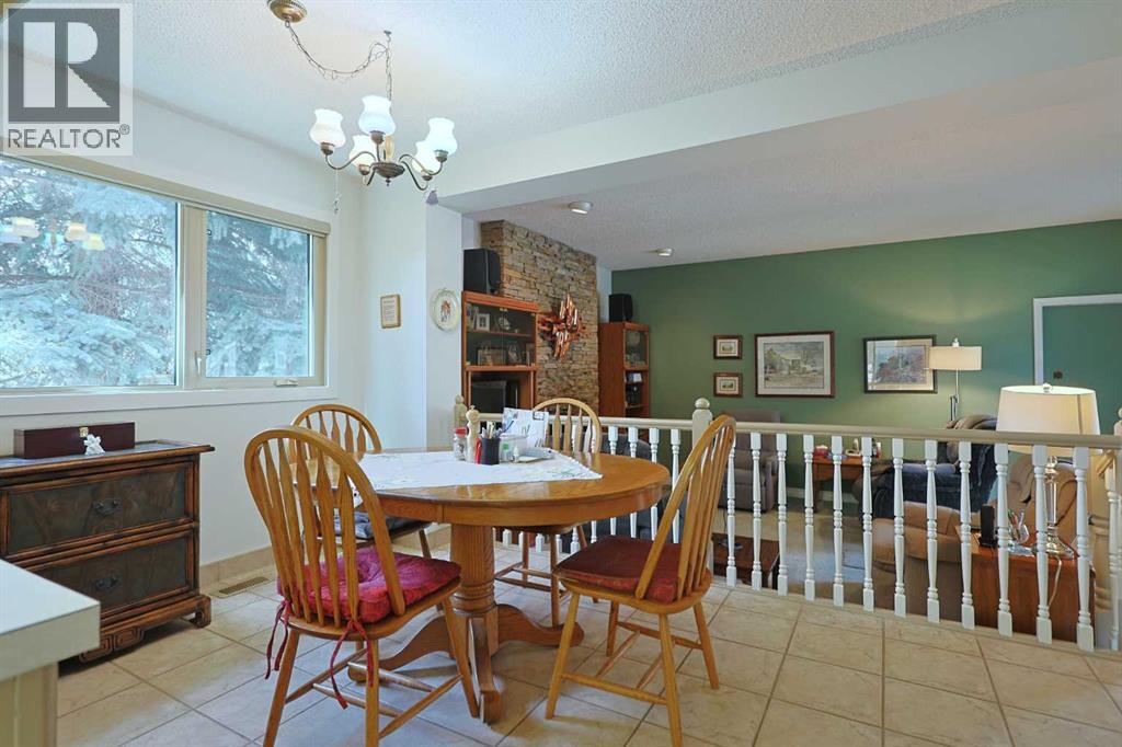 Photo 16 of 18 1901 Varsity Estates Drive Nw, Calgary AB