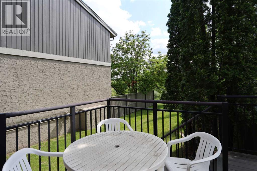 Photo 11 of 18 1901 Varsity Estates Drive Nw, Calgary AB