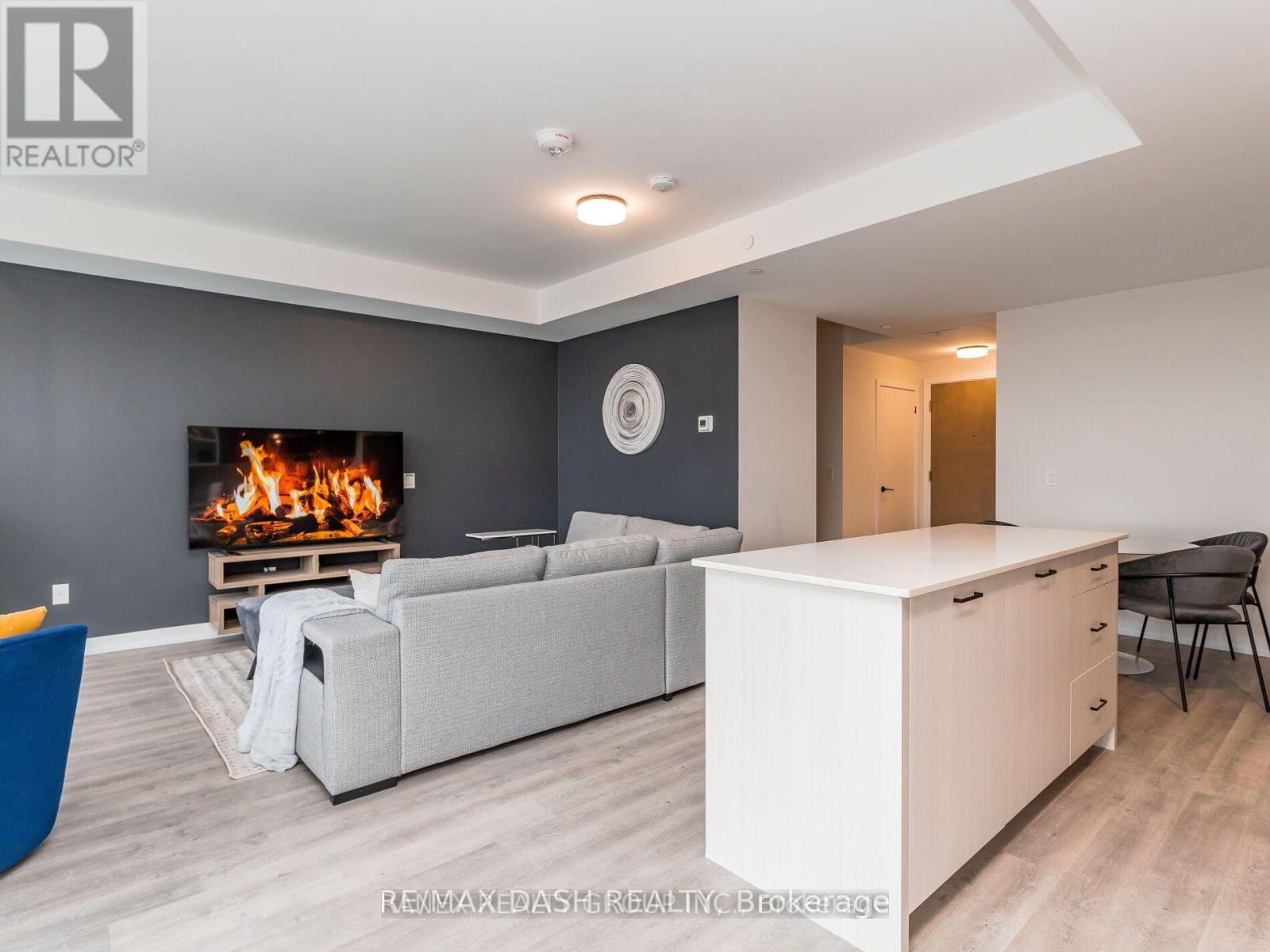 Photo 20 of 723 2300 St Clair Avenue W, Toronto ON