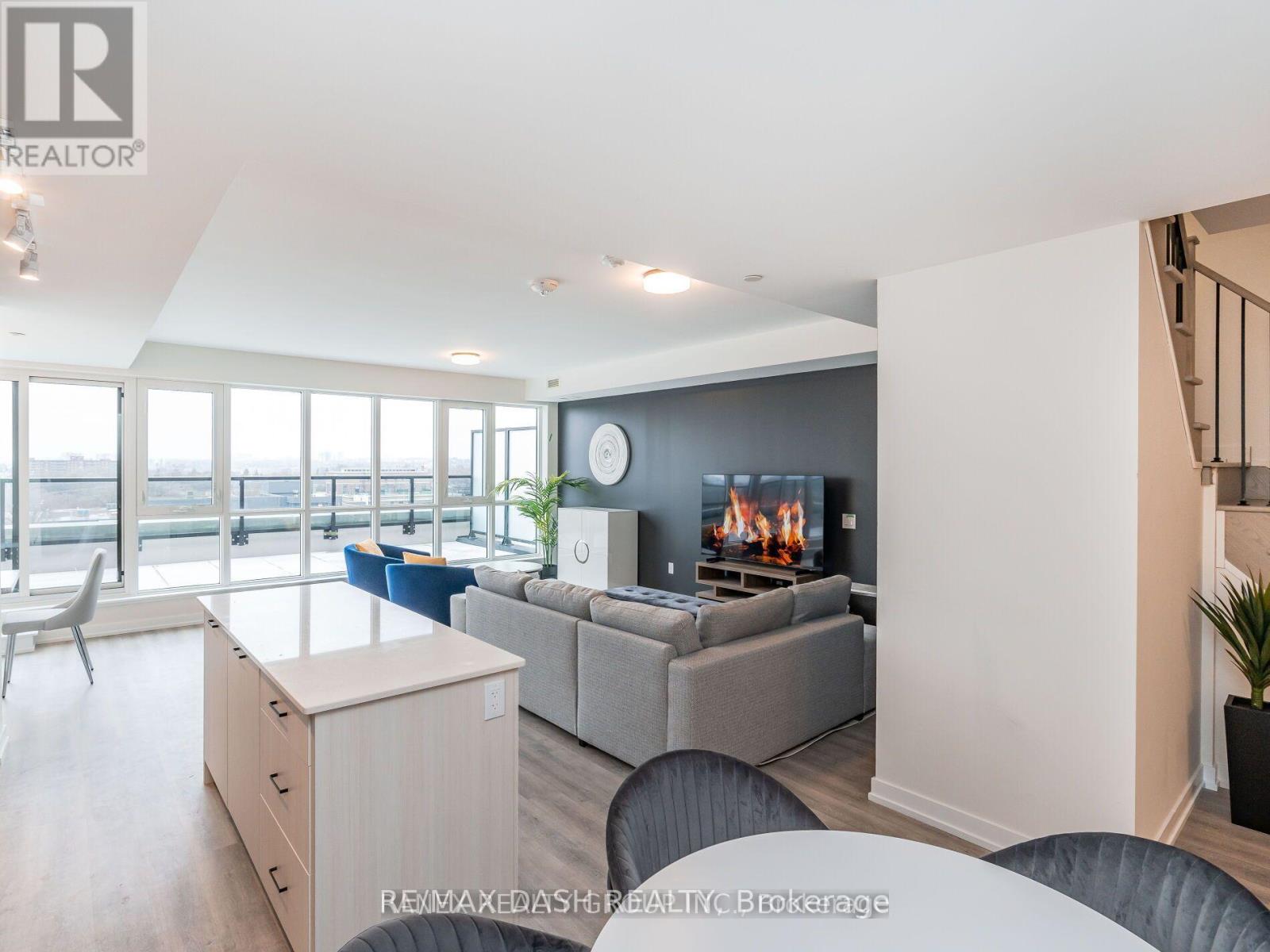 Photo 10 of 723 2300 St Clair Avenue W, Toronto ON