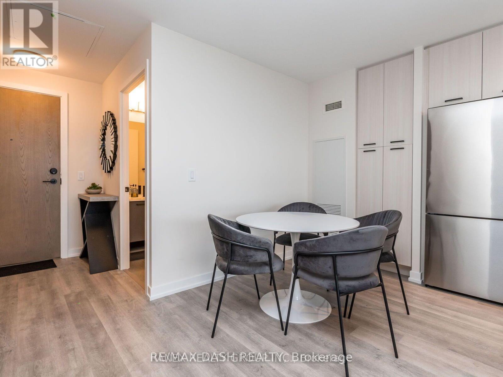 Photo 2 of 723 2300 St Clair Avenue W, Toronto ON