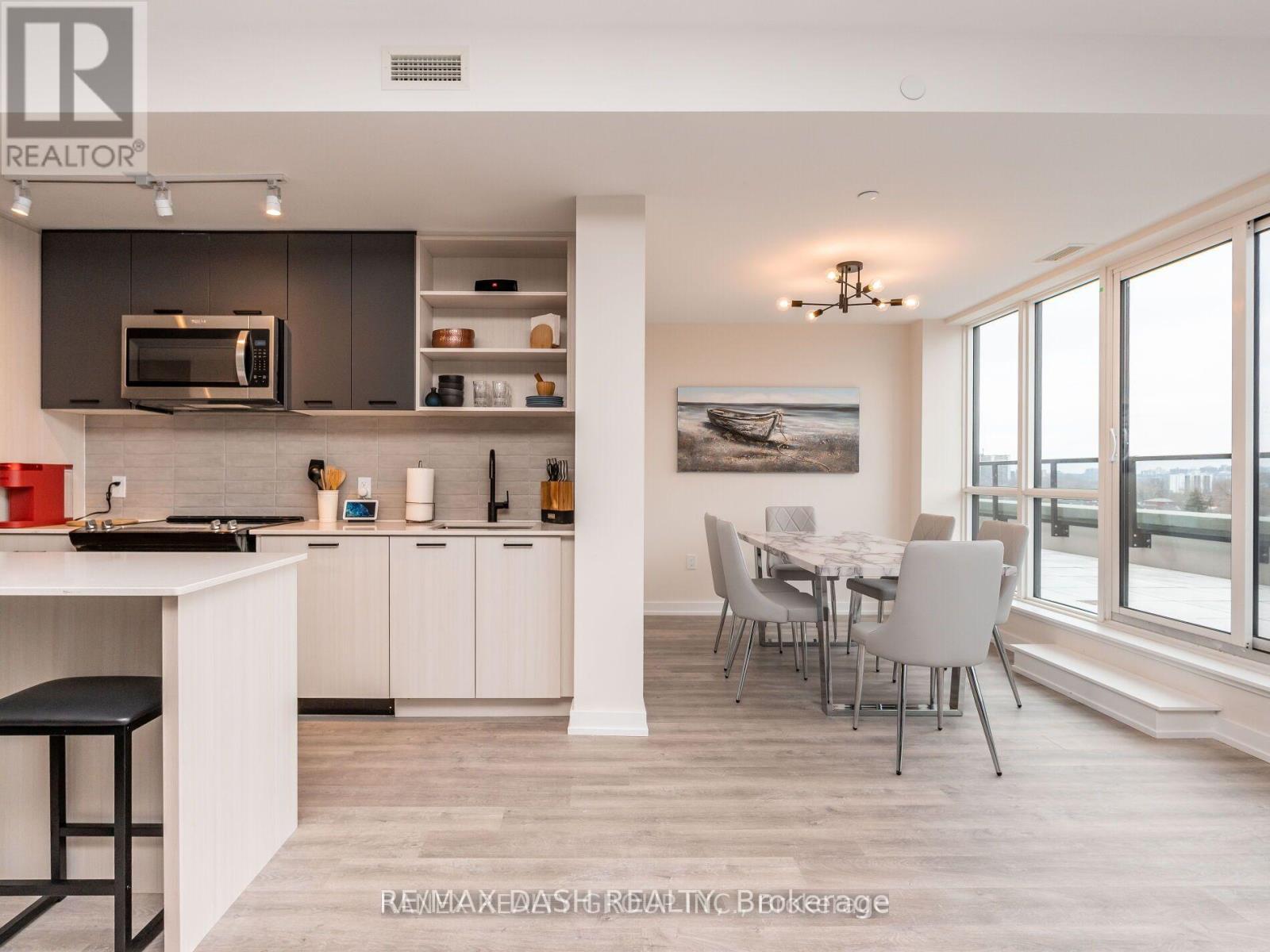 Photo 8 of 723 2300 St Clair Avenue W, Toronto ON