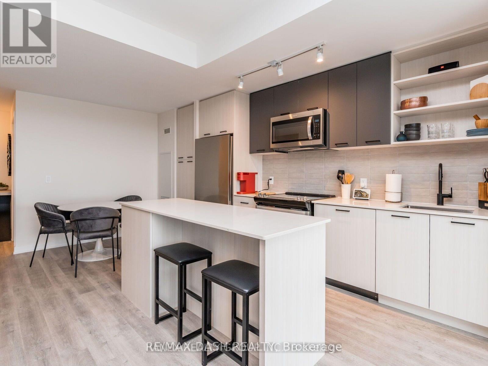 Photo 30 of 723 2300 St Clair Avenue W, Toronto ON