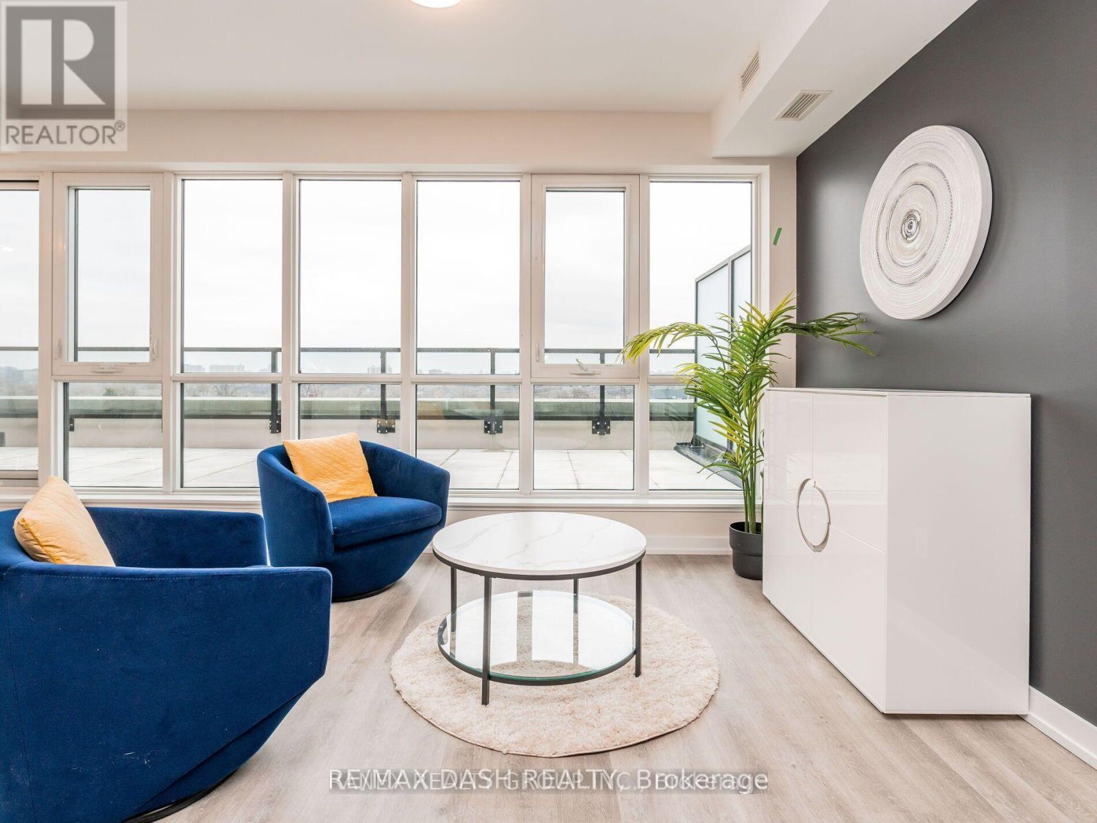 Photo 9 of 723 2300 St Clair Avenue W, Toronto ON