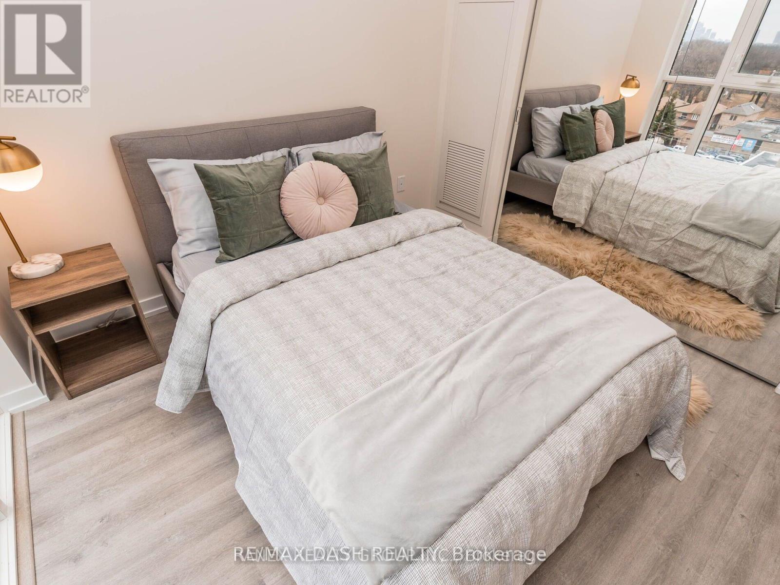 Photo 33 of 723 2300 St Clair Avenue W, Toronto ON