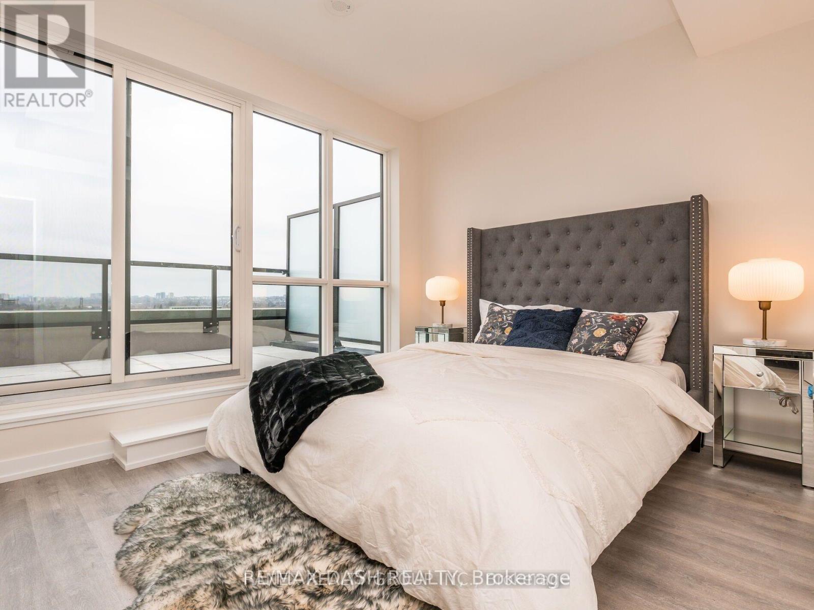 Photo 40 of 723 2300 St Clair Avenue W, Toronto ON