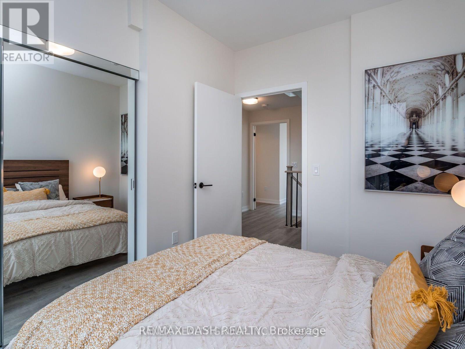 Photo 11 of 723 2300 St Clair Avenue W, Toronto ON