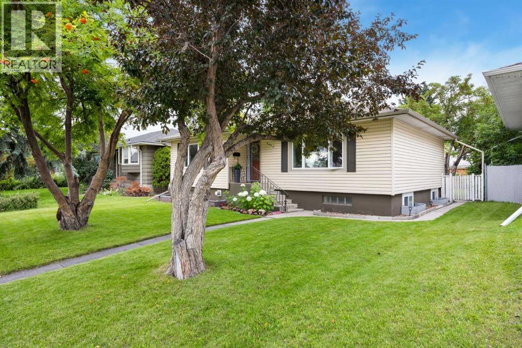 Single Family House Bungalow for Sale in  Capitol Hill Crescent NW Banff Trail Calgary 