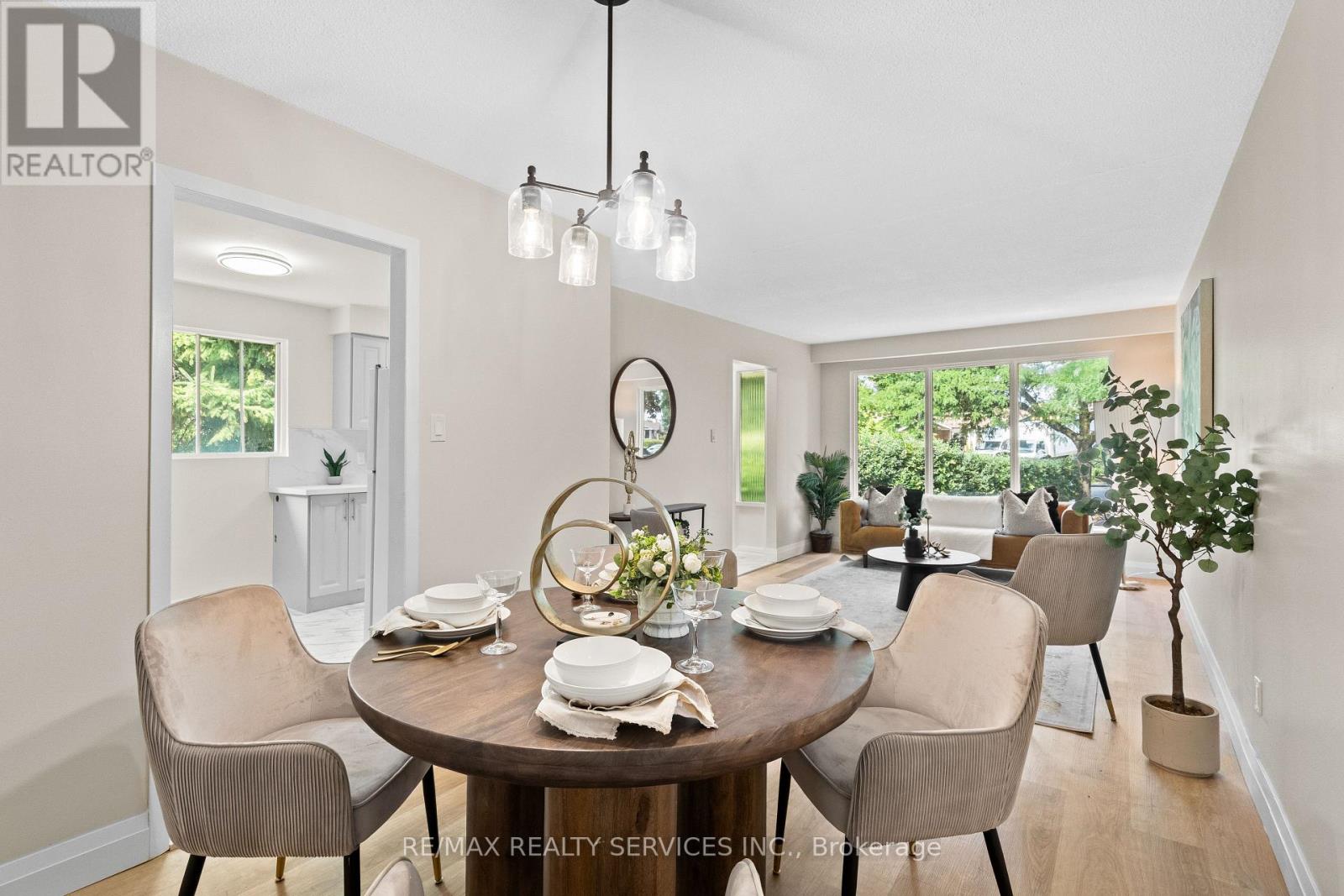 Photo 11 of 68 Montjoy Crescent, Brampton ON