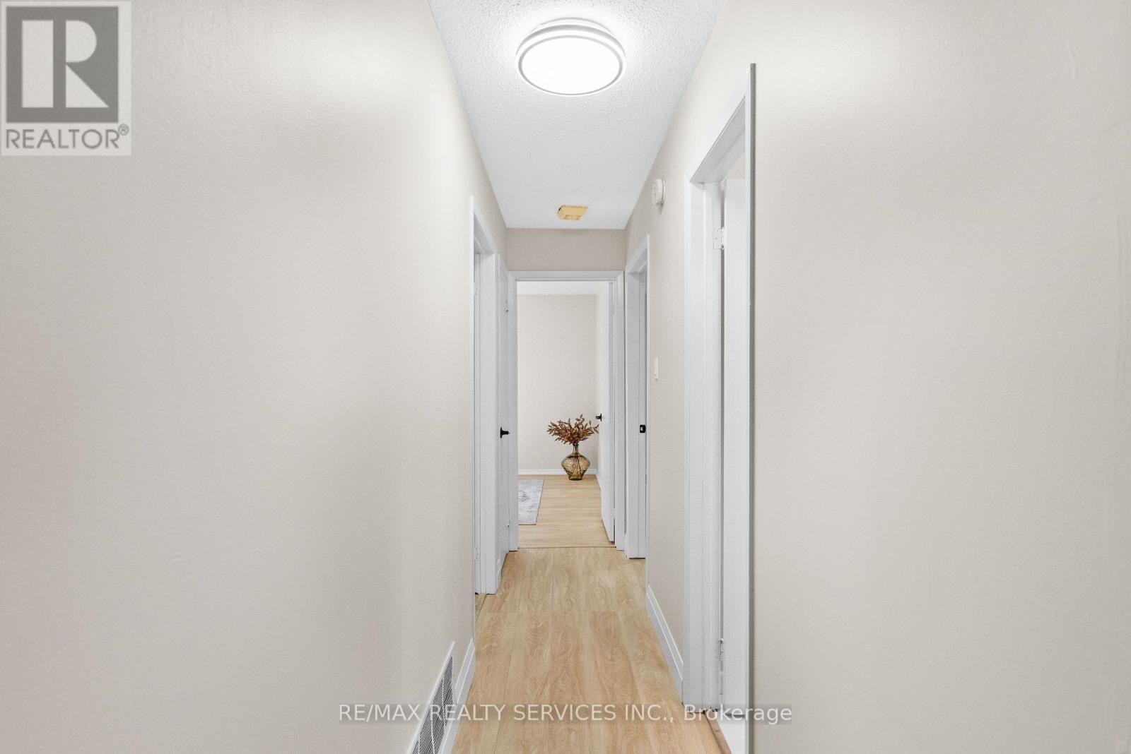 Photo 18 of 68 Montjoy Crescent, Brampton ON