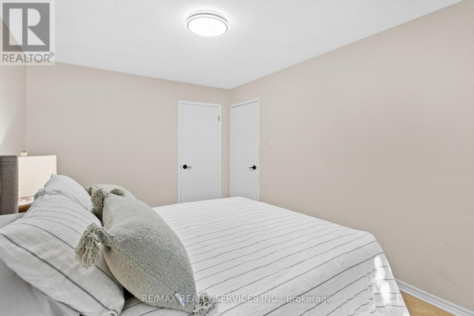 Photo 24 of 68 Montjoy Crescent, Brampton ON