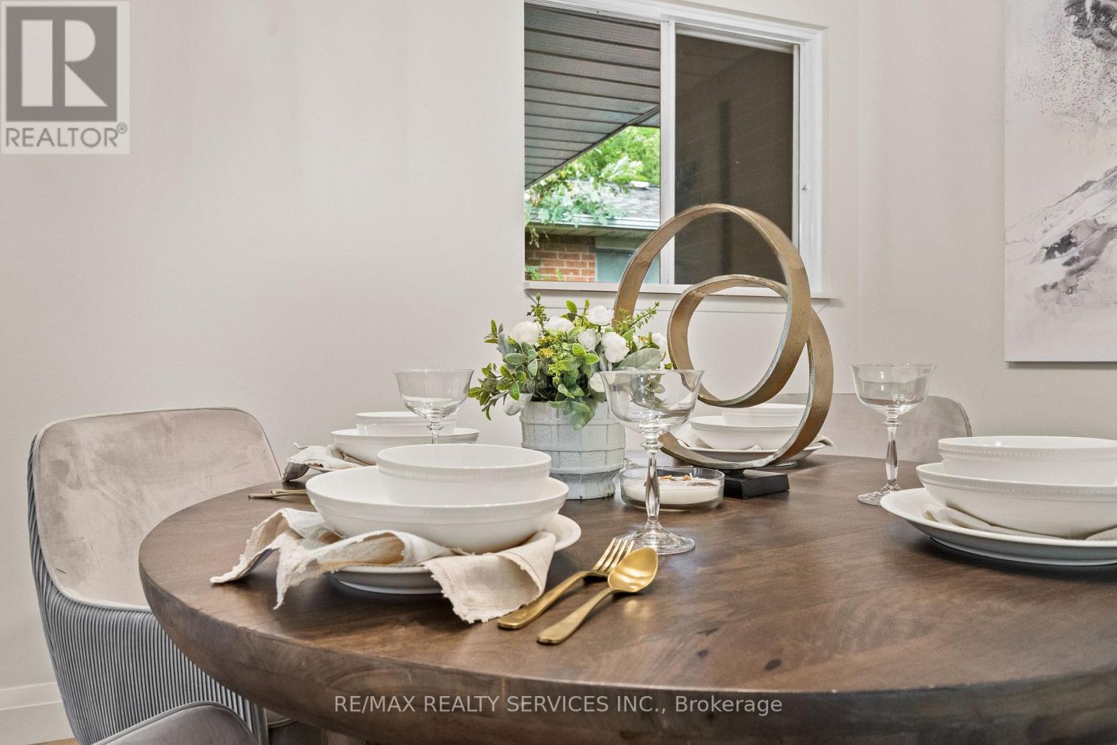 Photo 12 of 68 Montjoy Crescent, Brampton ON