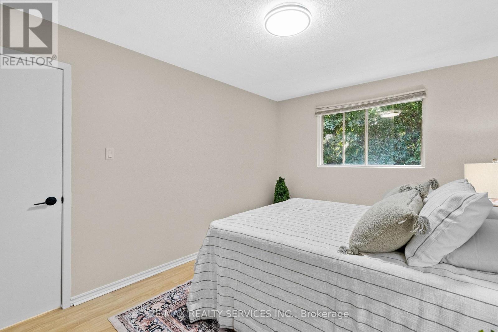 Photo 23 of 68 Montjoy Crescent, Brampton ON