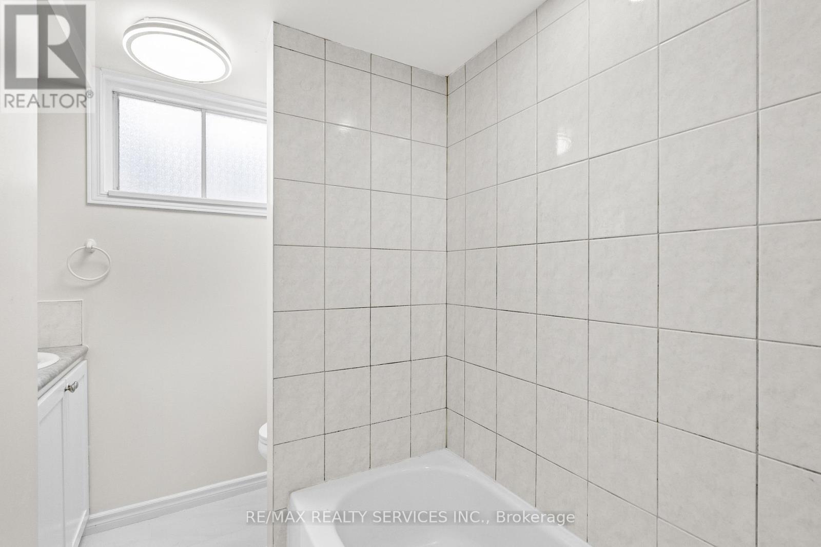 Photo 28 of 68 Montjoy Crescent, Brampton ON