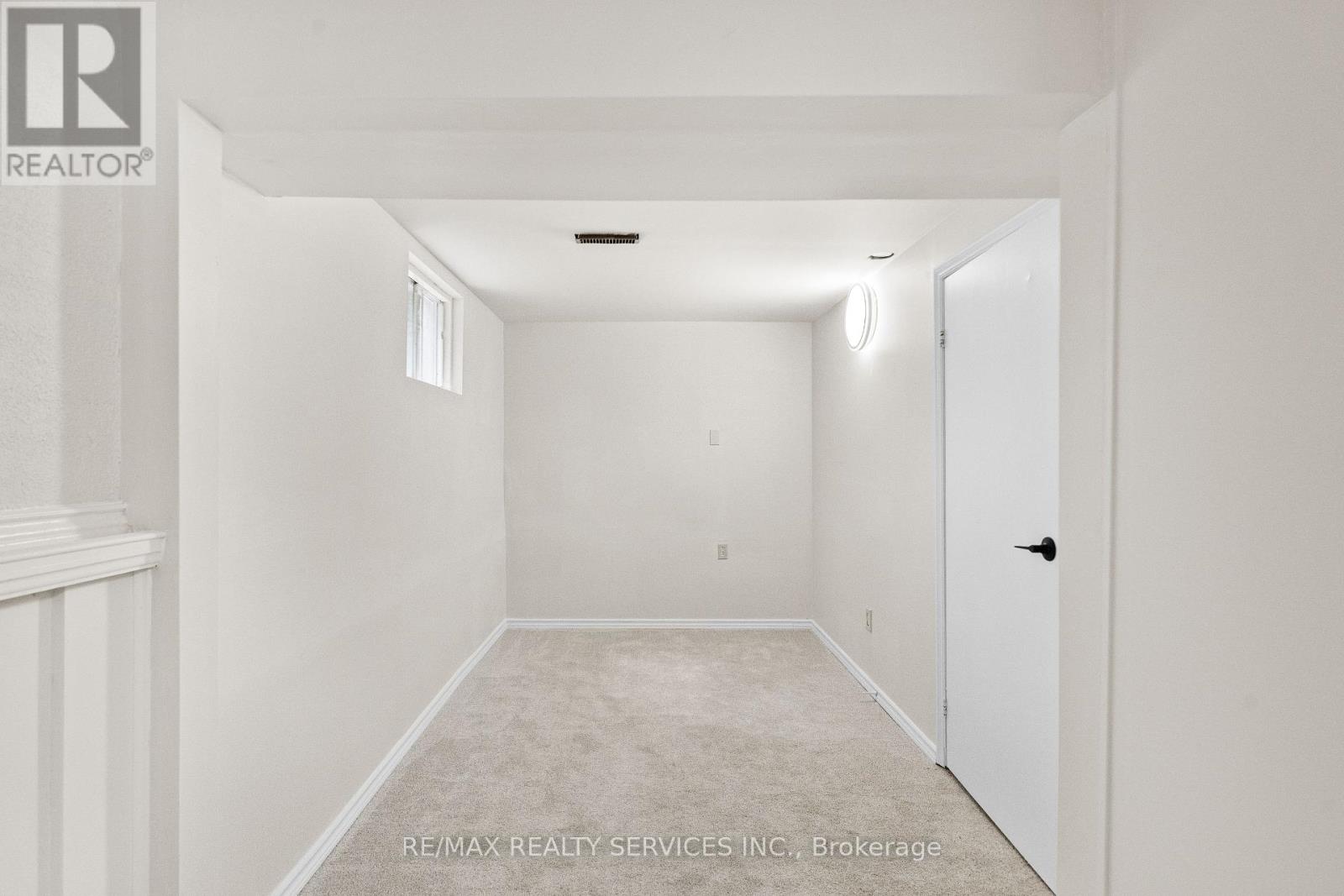 Photo 32 of 68 Montjoy Crescent, Brampton ON
