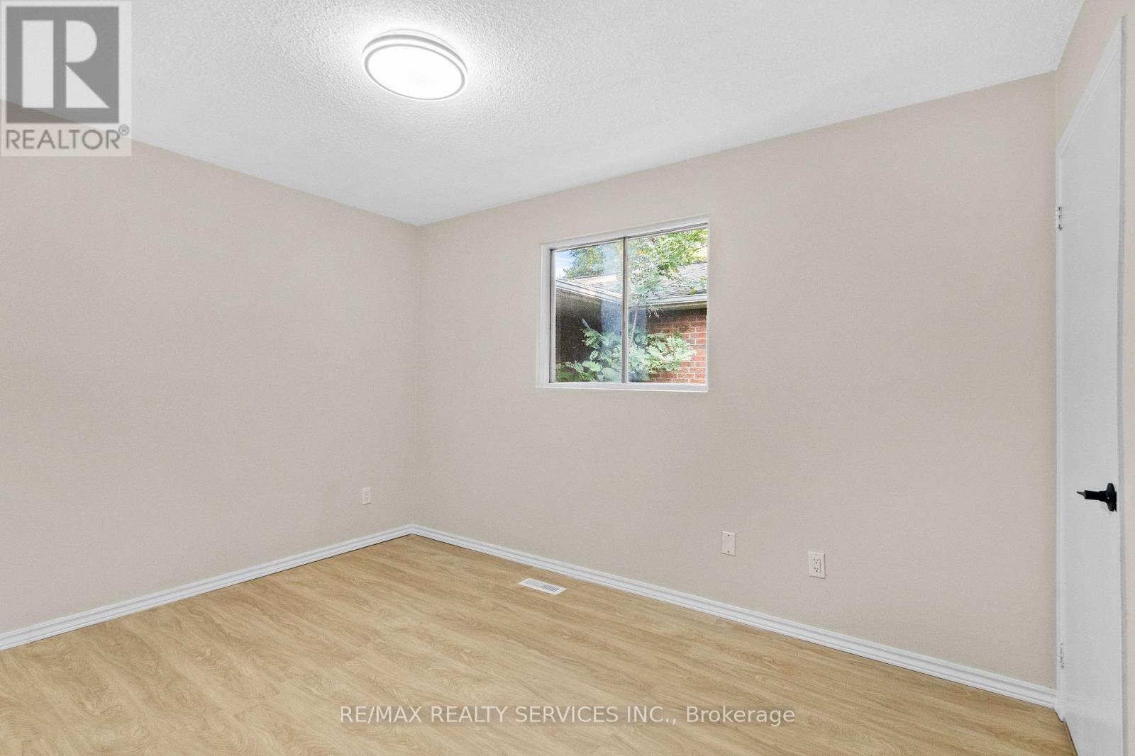 Photo 25 of 68 Montjoy Crescent, Brampton ON