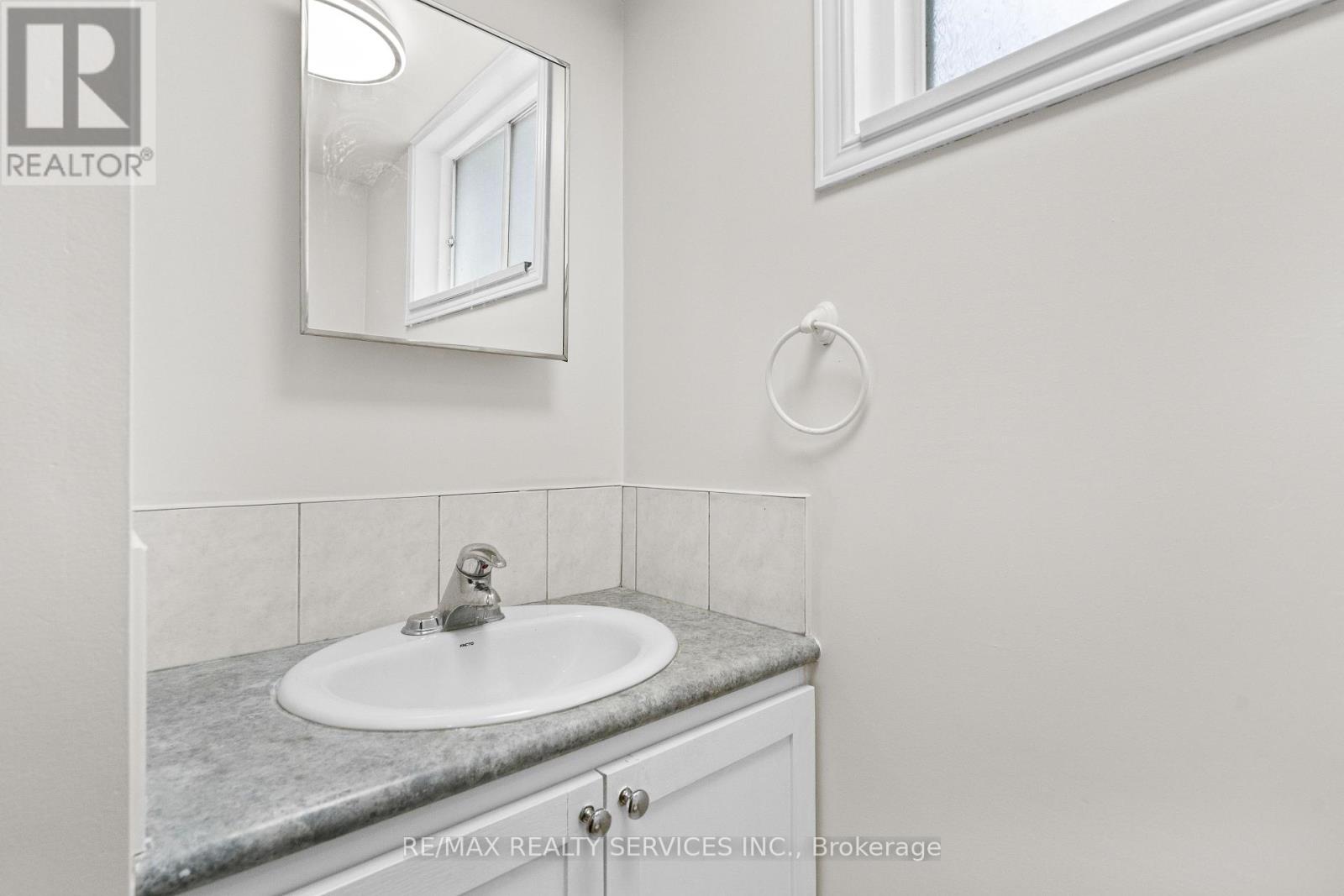 Photo 41 of 68 Montjoy Crescent, Brampton ON