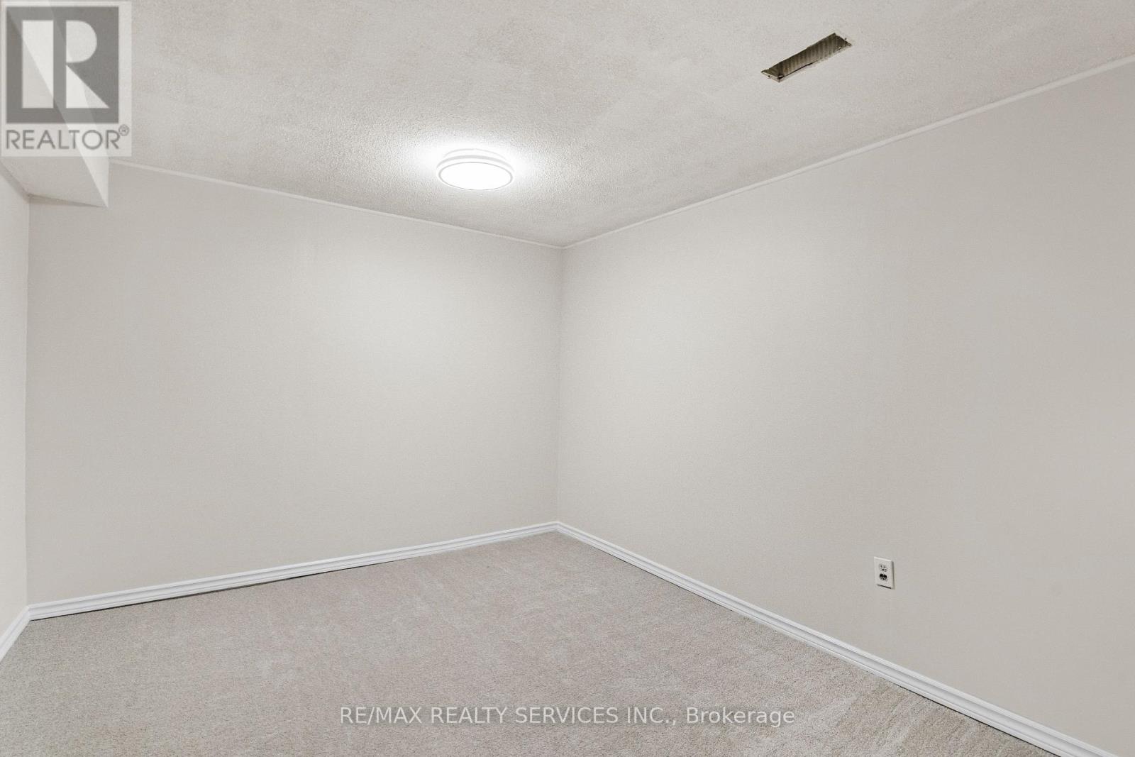 Photo 38 of 68 Montjoy Crescent, Brampton ON