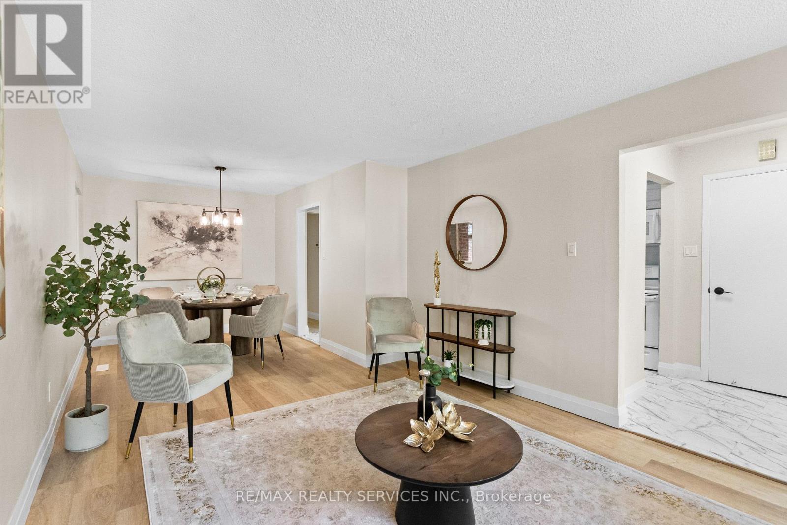 Photo 9 of 68 Montjoy Crescent, Brampton ON