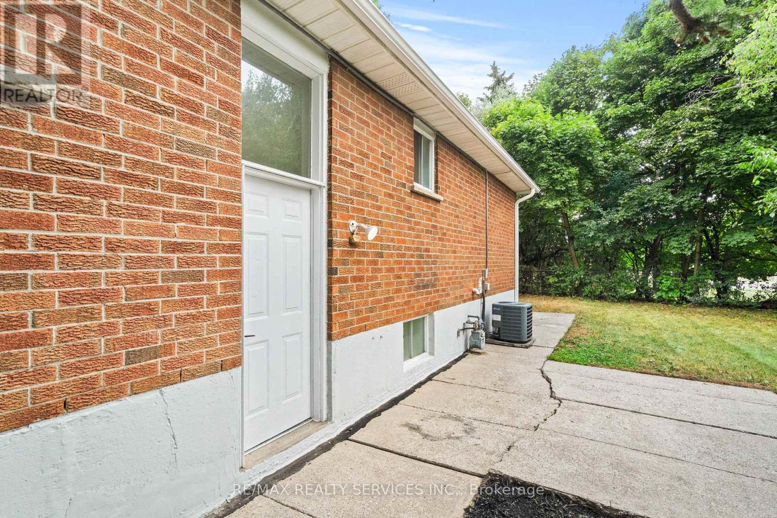 Photo 45 of 68 Montjoy Crescent, Brampton ON