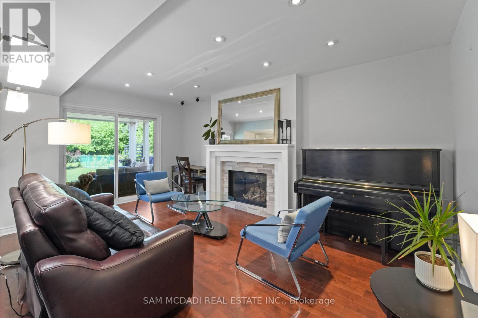 Photo 32 of 138 Elgin Drive, Brampton ON