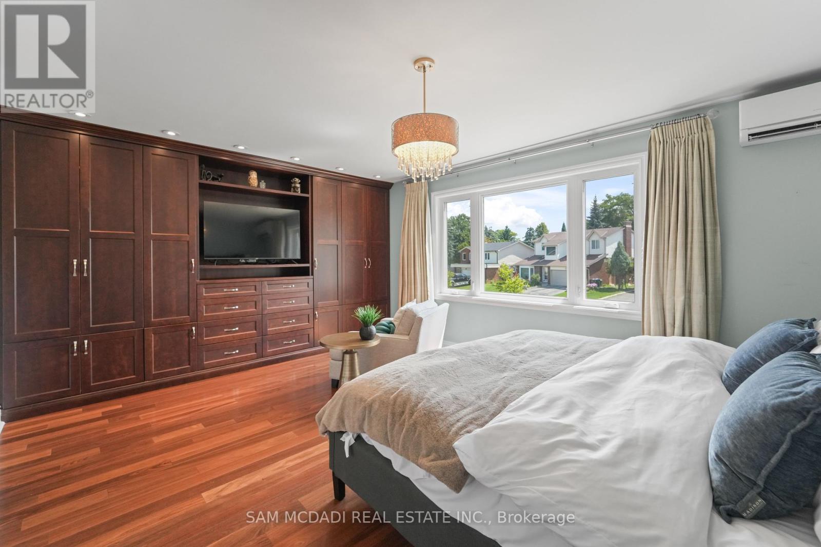 Photo 13 of 138 Elgin Drive, Brampton ON