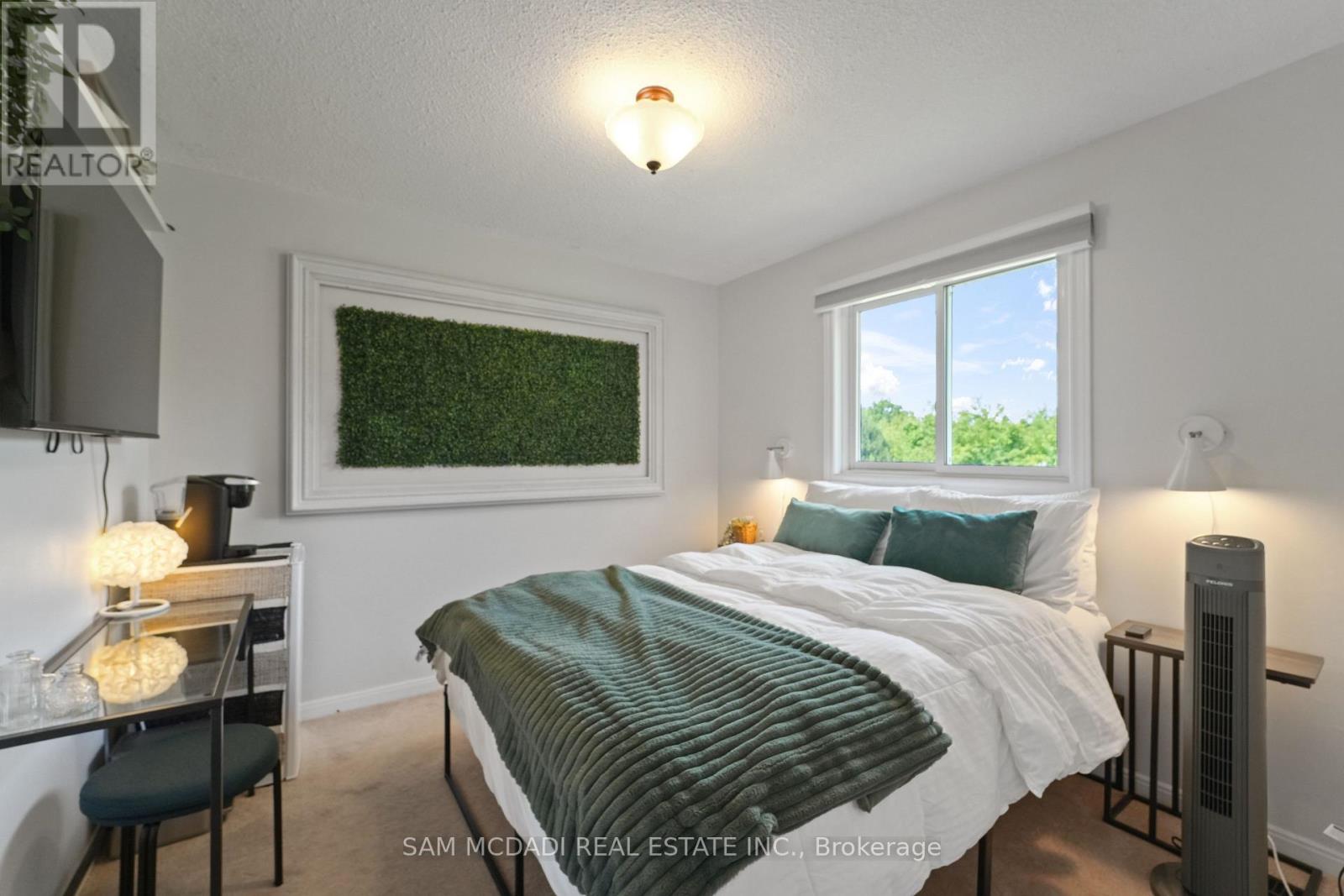 Photo 33 of 138 Elgin Drive, Brampton ON
