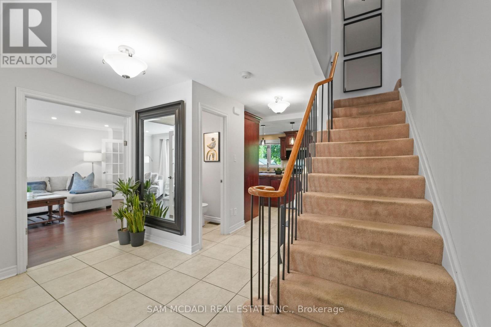 Photo 3 of 138 Elgin Drive, Brampton ON