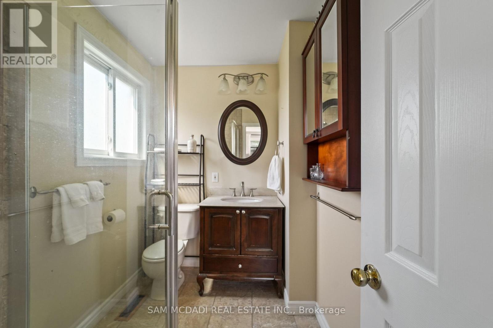 Photo 7 of 138 Elgin Drive, Brampton ON