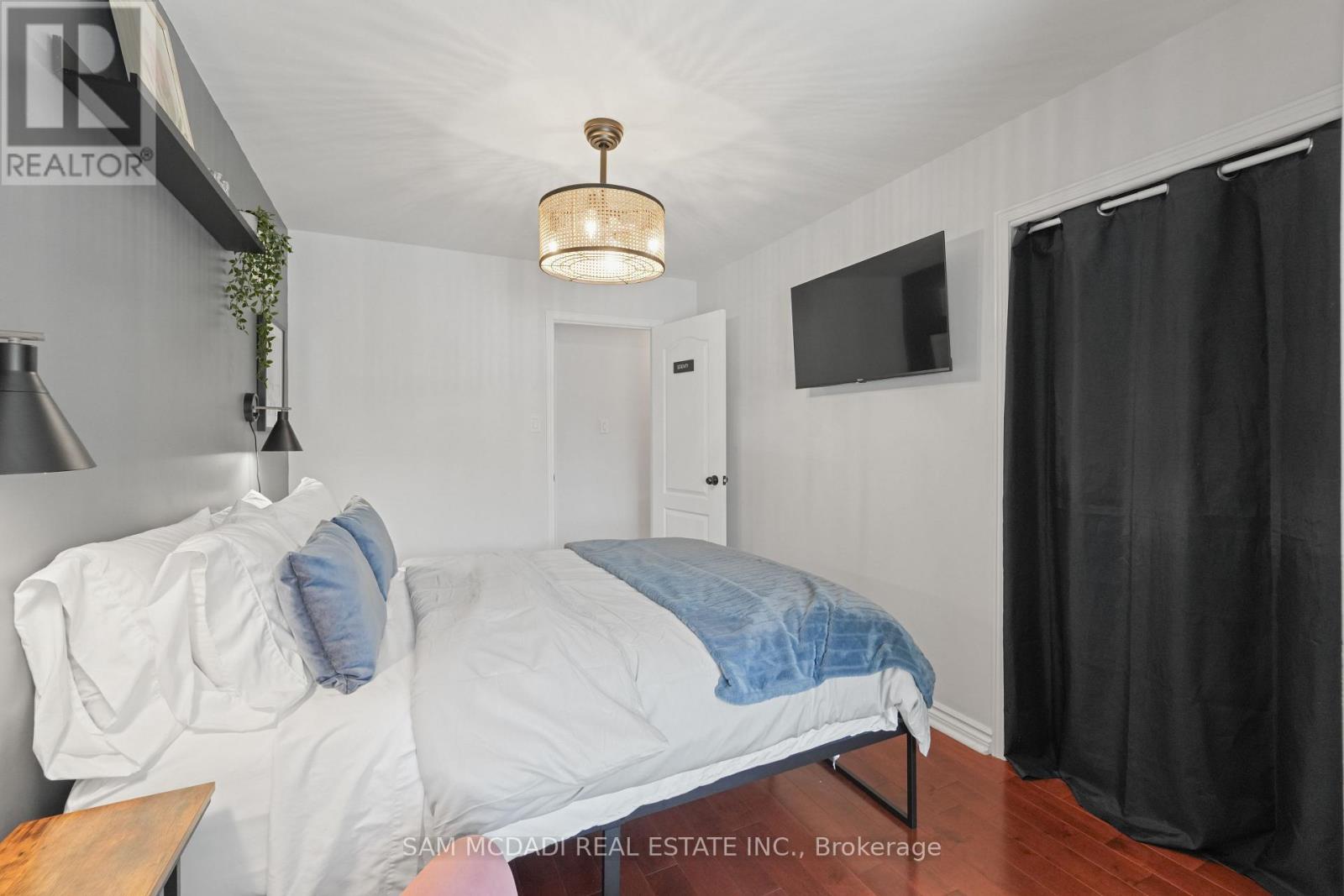 Photo 12 of 138 Elgin Drive, Brampton ON