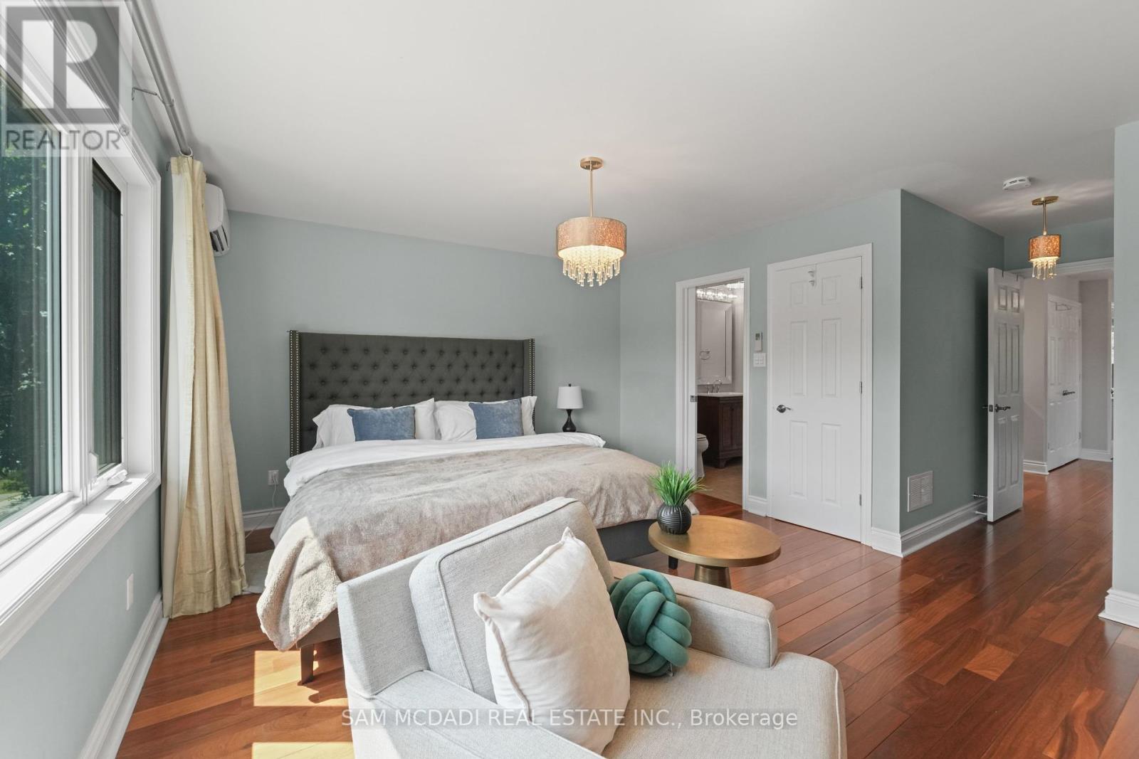 Photo 16 of 138 Elgin Drive, Brampton ON