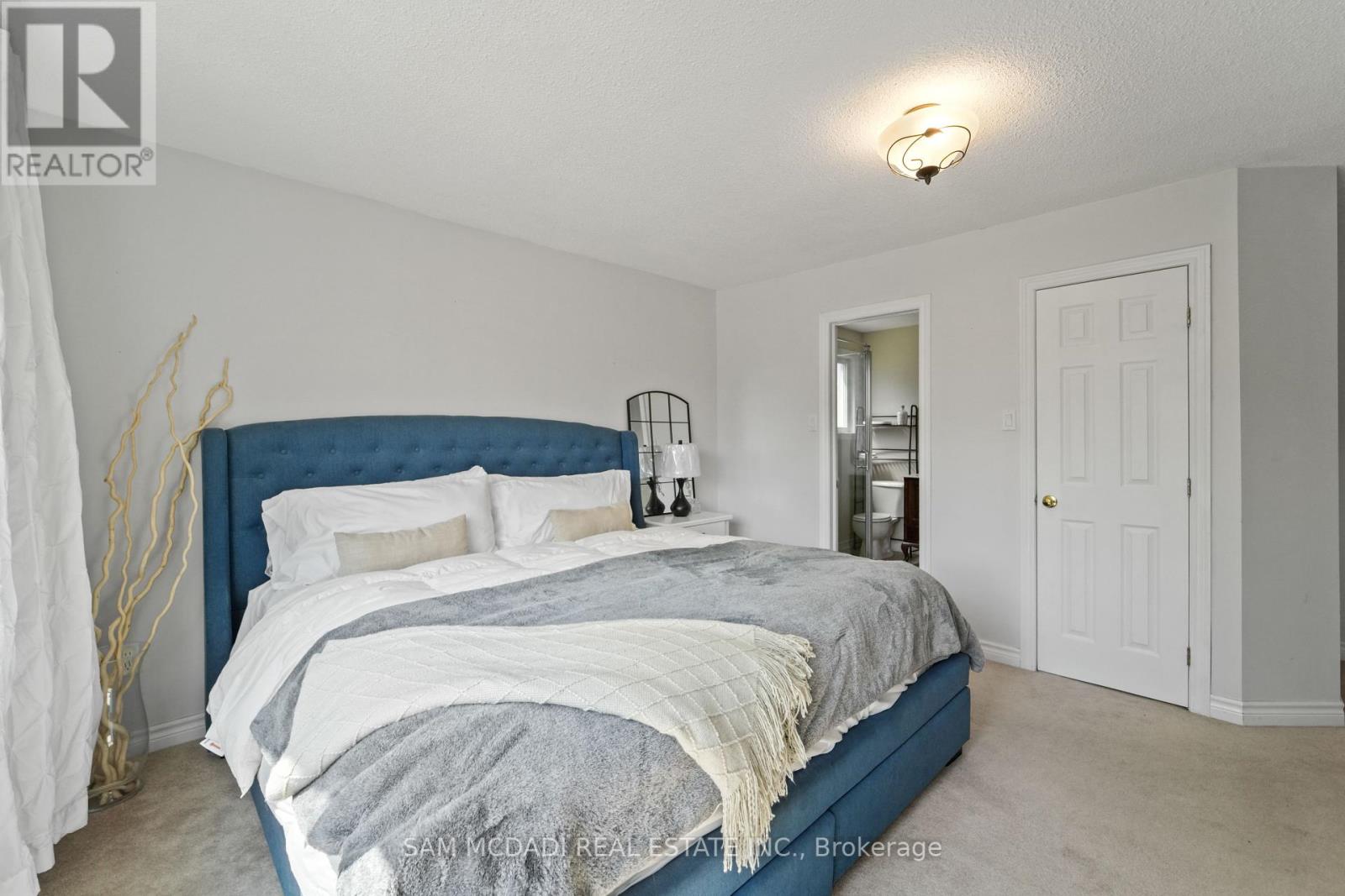 Photo 28 of 138 Elgin Drive, Brampton ON