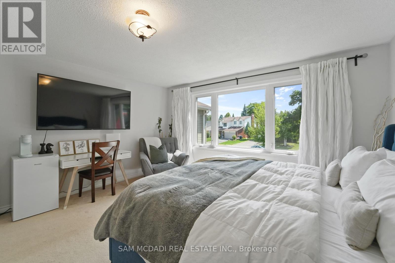 Photo 19 of 138 Elgin Drive, Brampton ON