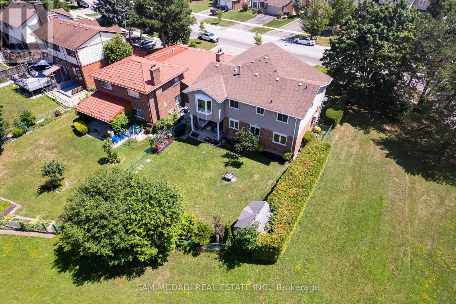 Photo 34 of 138 Elgin Drive, Brampton ON