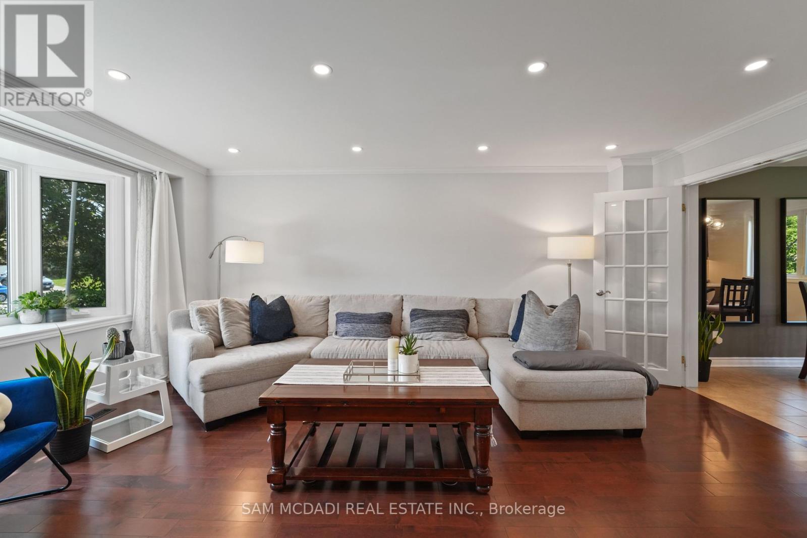 Photo 10 of 138 Elgin Drive, Brampton ON