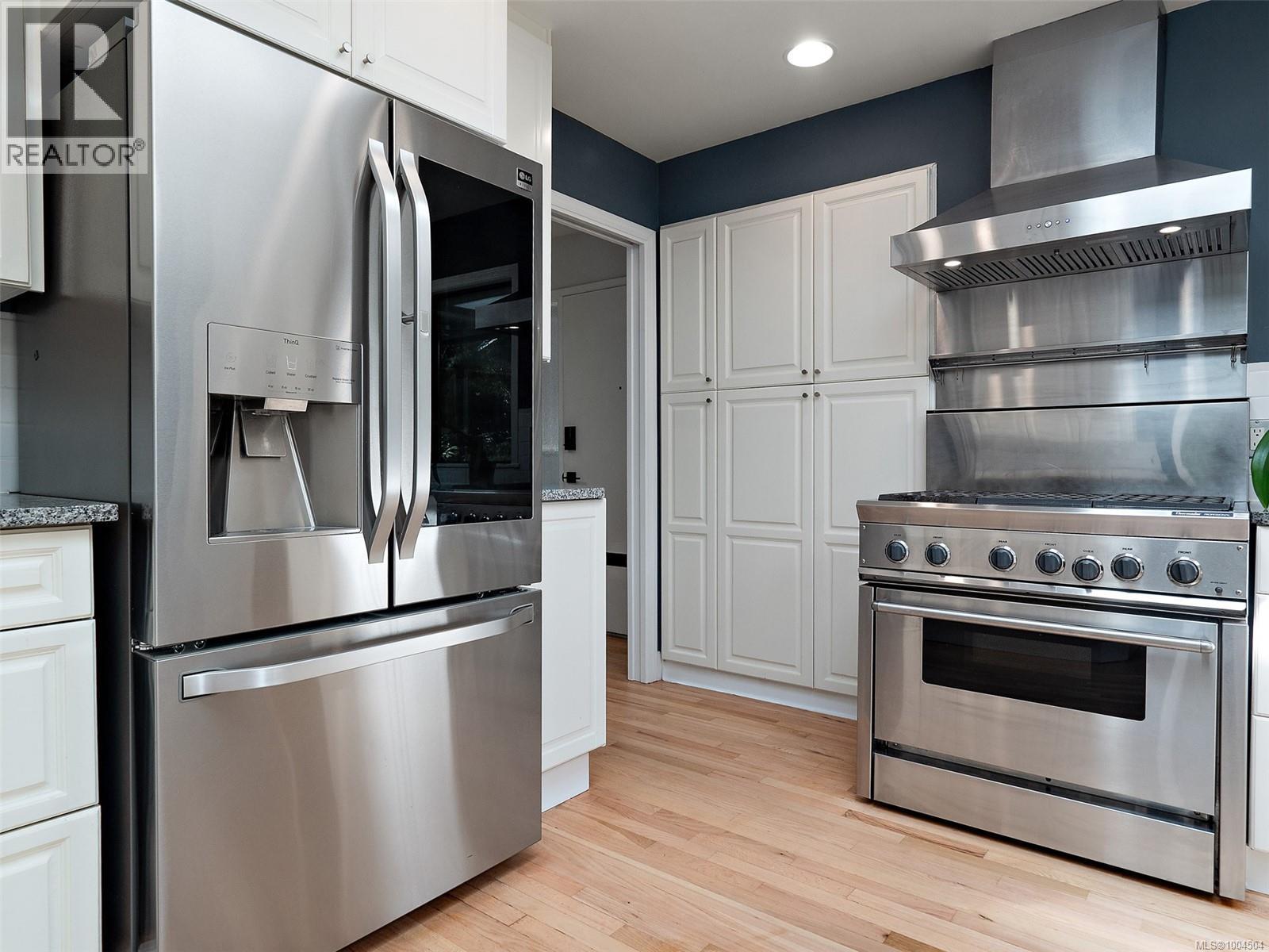 Photo 13 of 2660 Macdonald Dr E, Saanich BC
