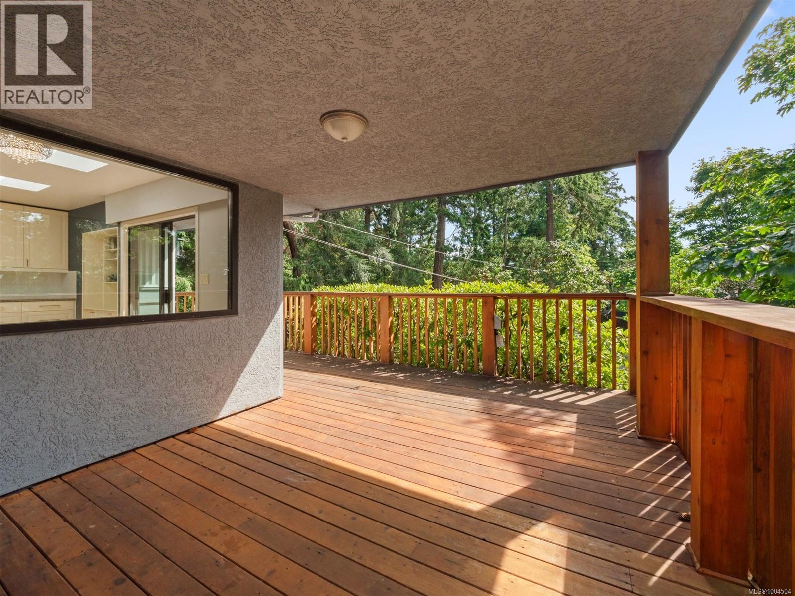 Photo 6 of 2660 Macdonald Dr E, Saanich BC