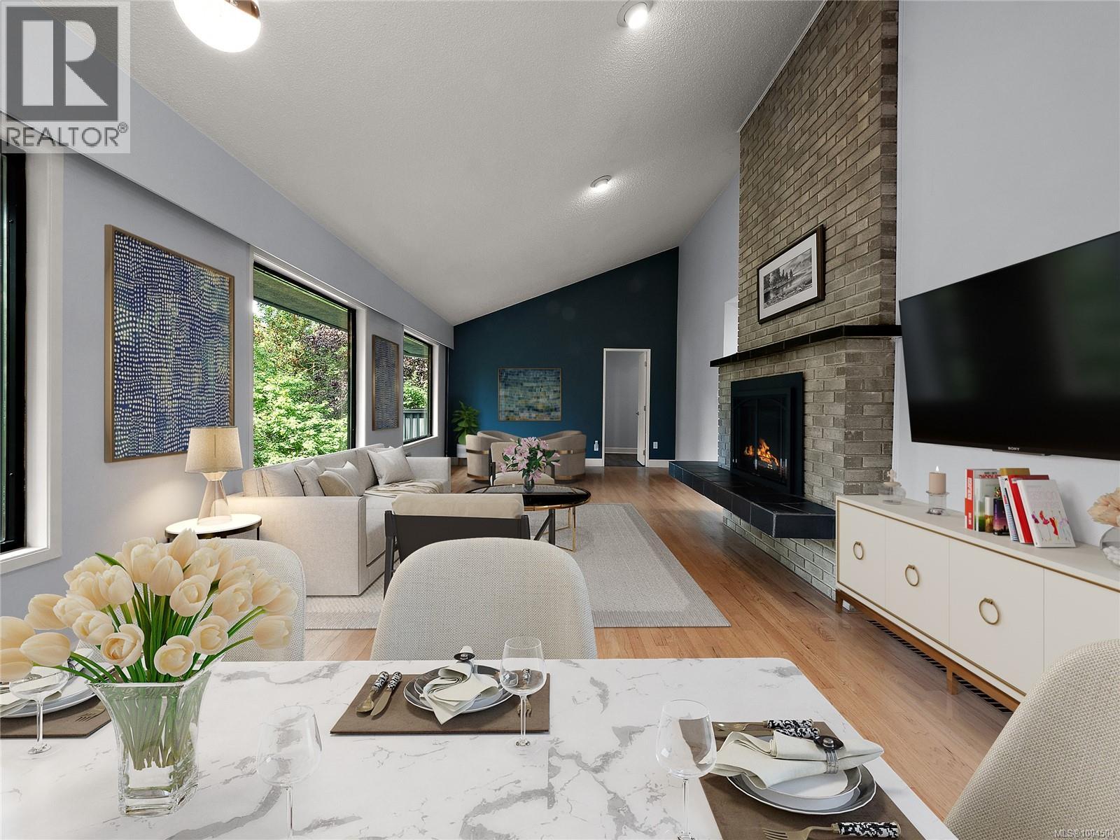 Photo 7 of 2660 Macdonald Dr E, Saanich BC