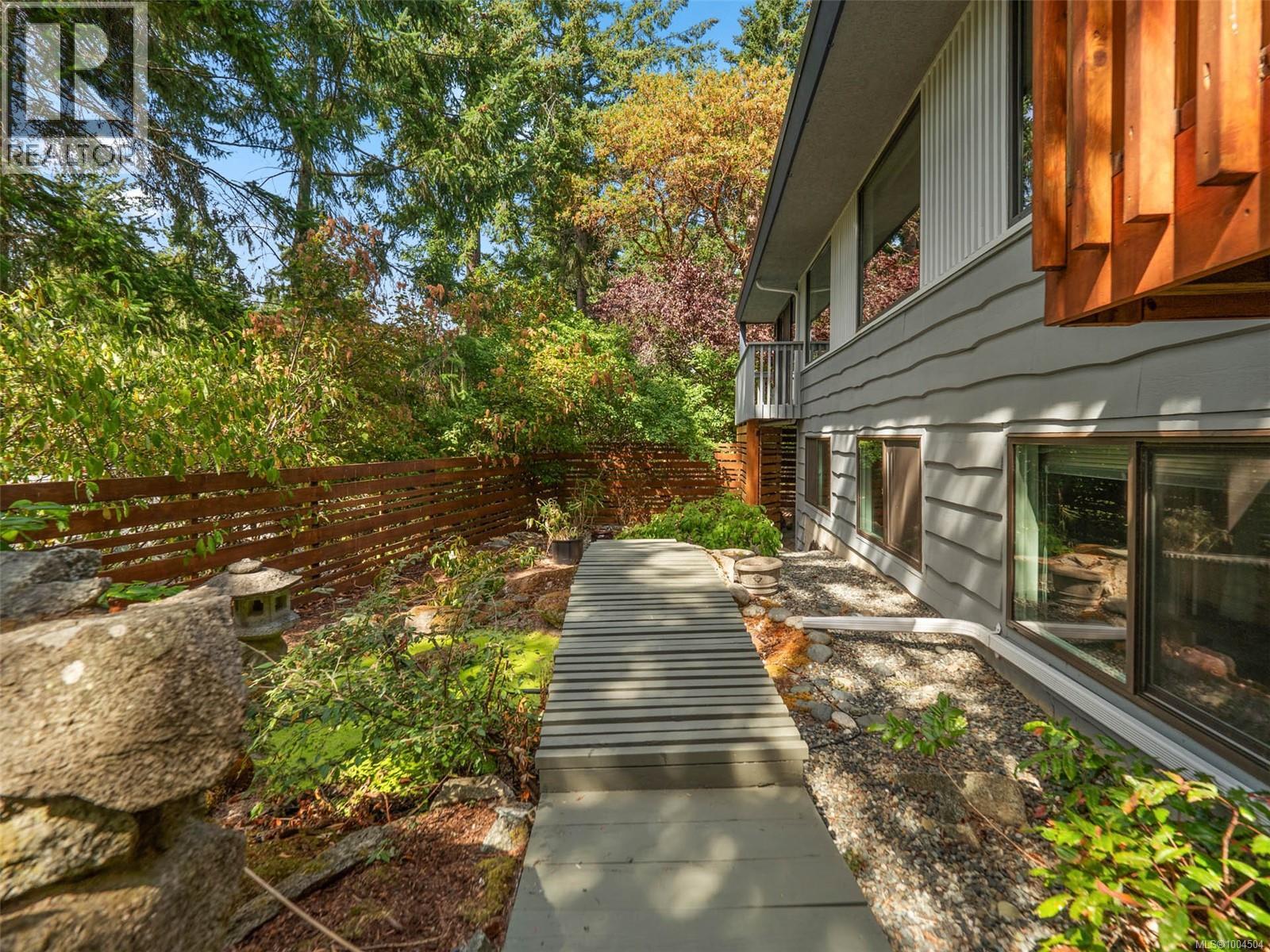 Photo 37 of 2660 Macdonald Dr E, Saanich BC