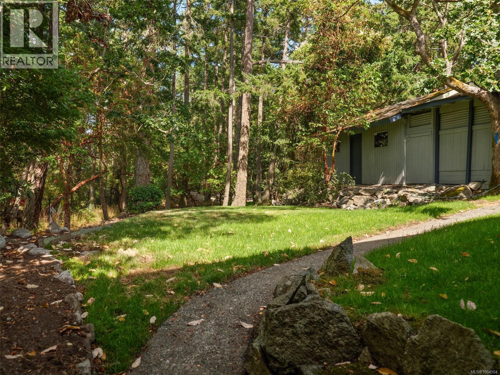 Photo 18 of 2660 Macdonald Dr E, Saanich BC