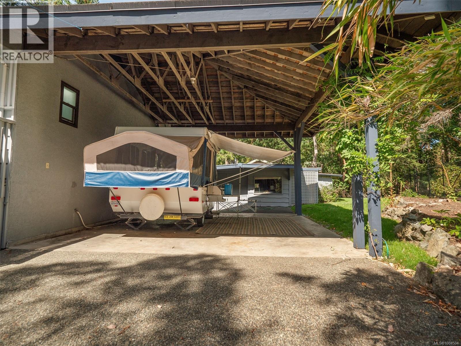 Photo 33 of 2660 Macdonald Dr E, Saanich BC