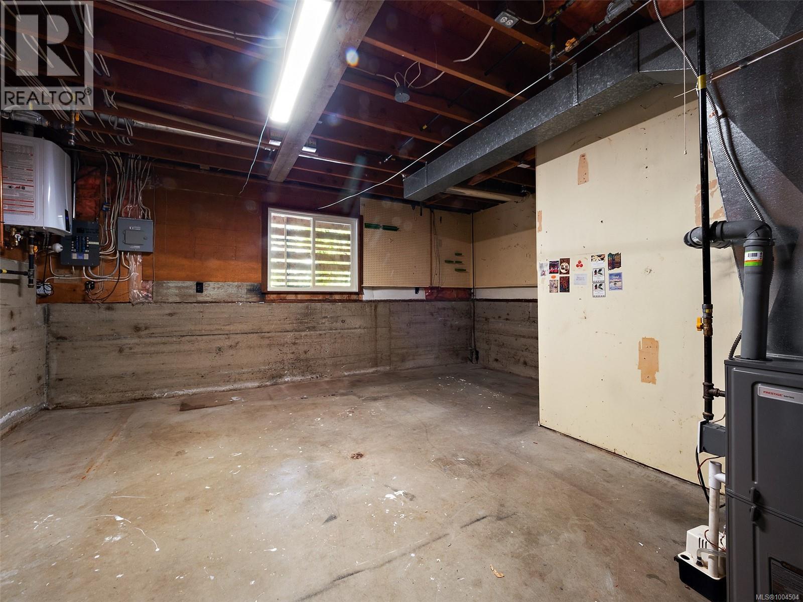 Photo 32 of 2660 Macdonald Dr E, Saanich BC