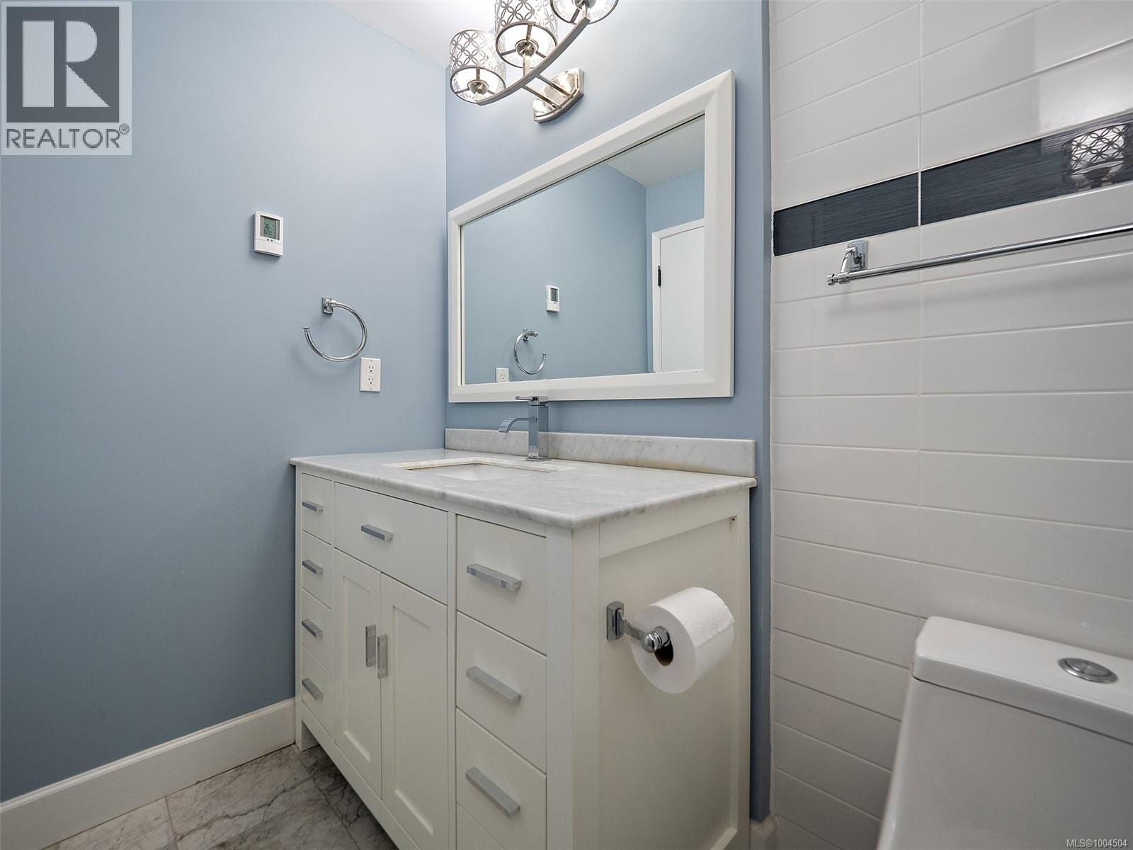 Photo 12 of 2660 Macdonald Dr E, Saanich BC
