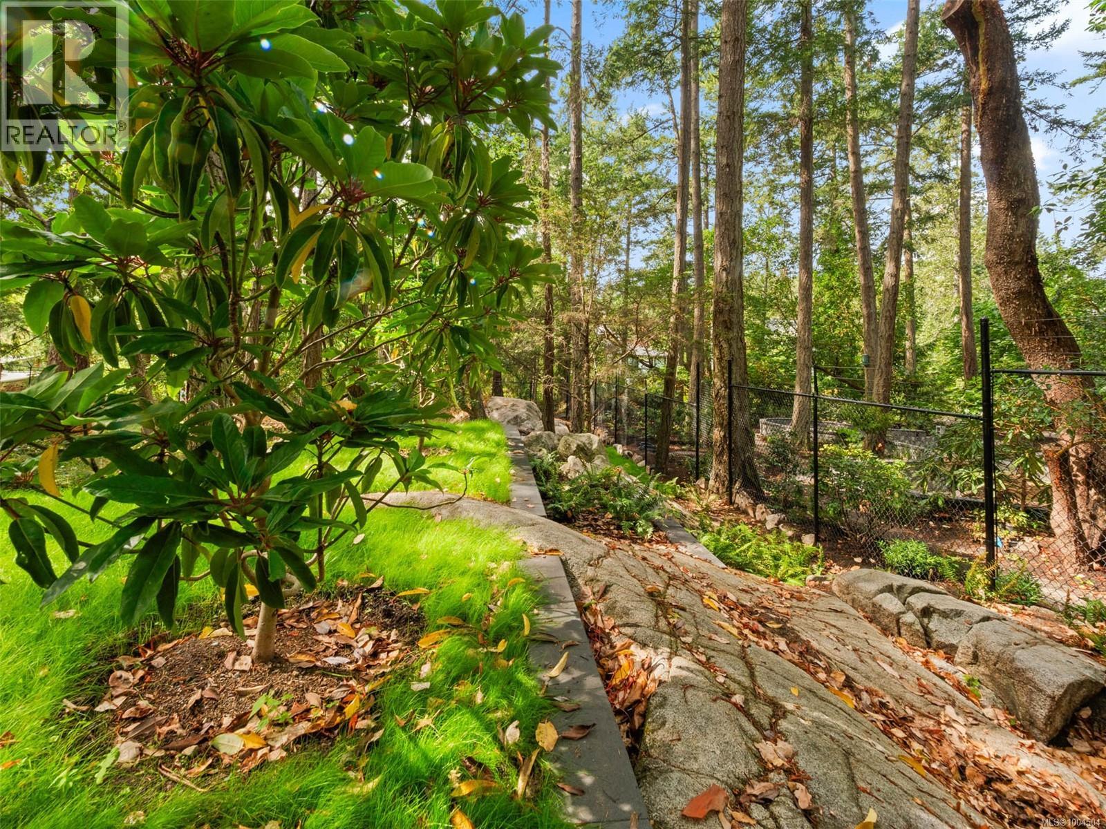 Photo 10 of 2660 Macdonald Dr E, Saanich BC