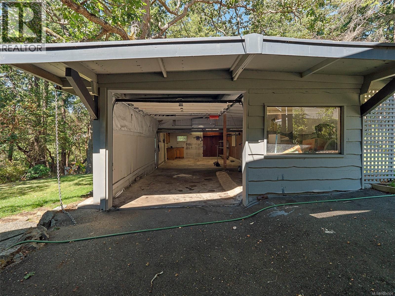 Photo 39 of 2660 Macdonald Dr E, Saanich BC