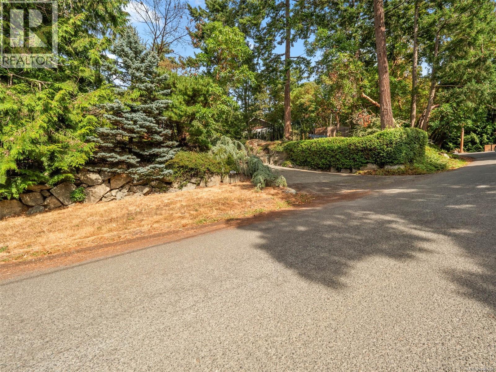 Photo 24 of 2660 Macdonald Dr E, Saanich BC