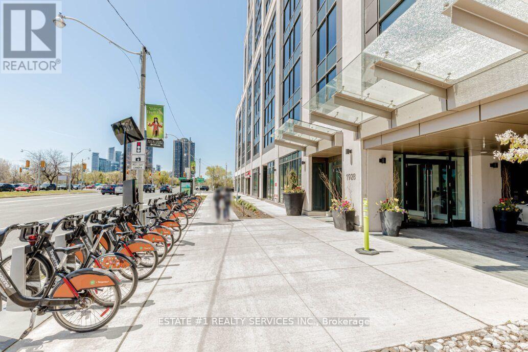 Photo 4 of 2216 1928 Lakeshore Boulevard, Toronto ON