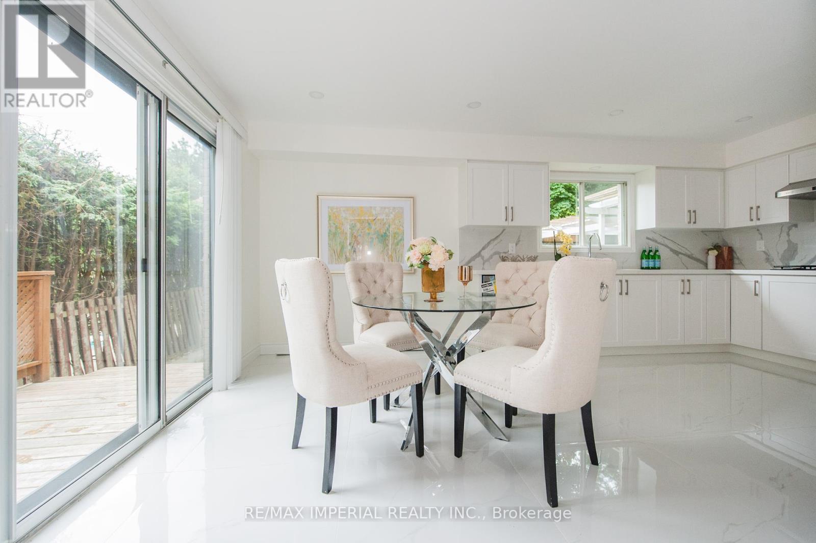 Photo 10 of 11 Riderwood Drive E, Toronto ON