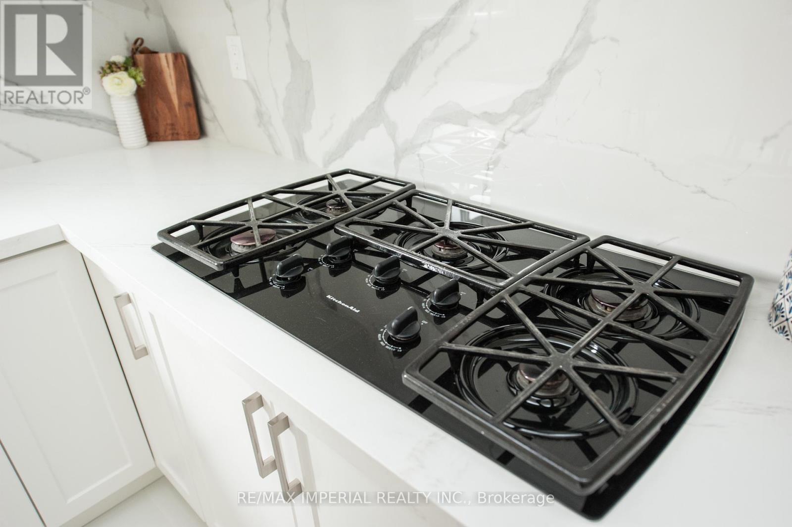 Photo 15 of 11 Riderwood Drive E, Toronto ON