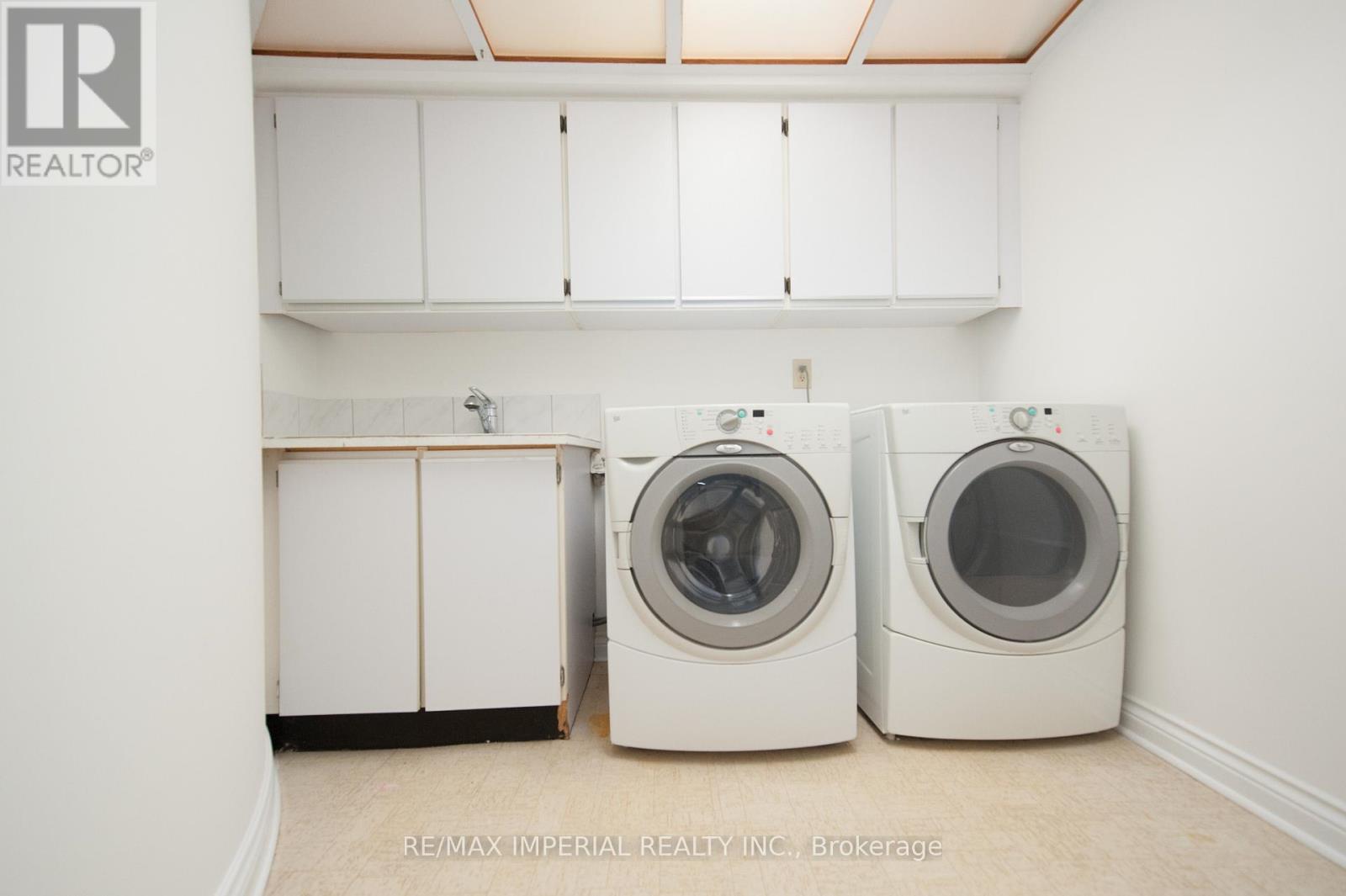 Photo 17 of 11 Riderwood Drive E, Toronto ON